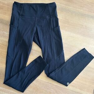 Lululemon Black Low Rise Side Pocket Leggings in Black (Size 4:See Measurements)